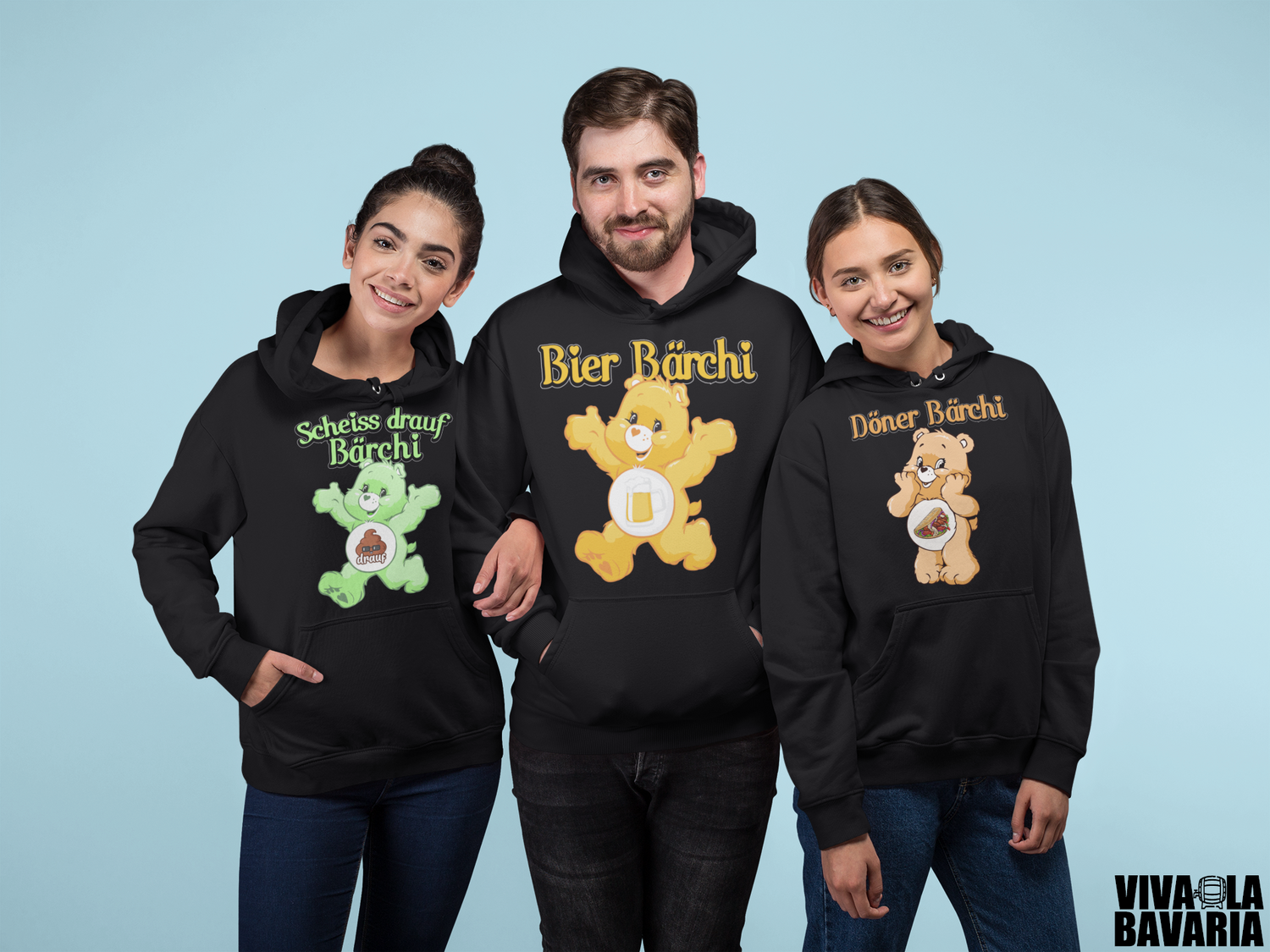 3 Personen mit Bärchi Kapuzenhoodies