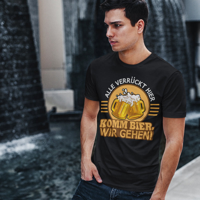 Alle verrueckt hier Komm Bier wir gehen T Shirt Maenner Geschenk Bierliebhaber