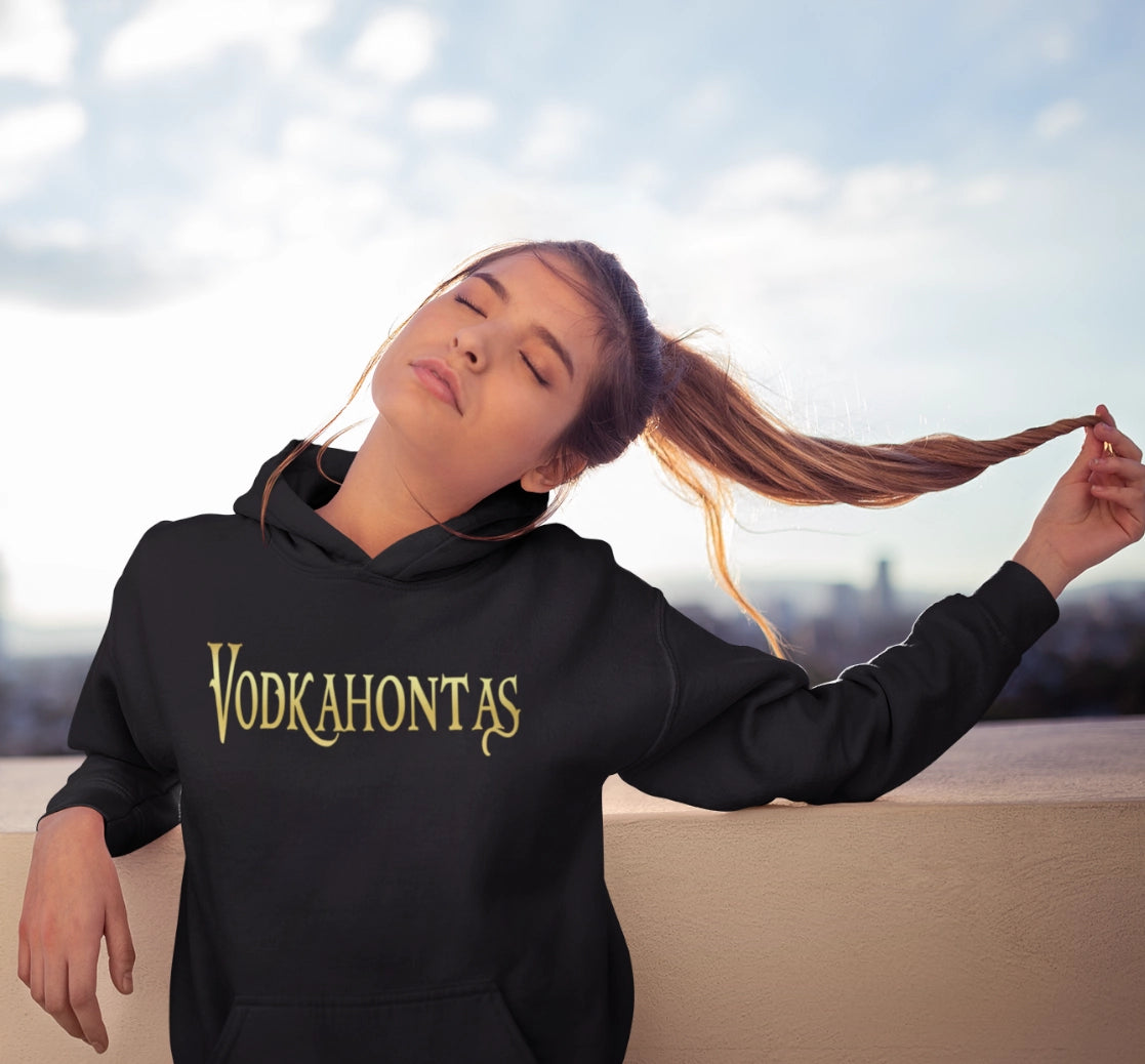 Eine Frau mit Disney Prinzessinnen Damenhoodie Vodkahontas