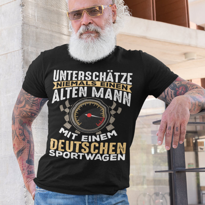 Auto T-Shirt Herren – Unterschätze nie alten Mann mit deutschem Sportwagen