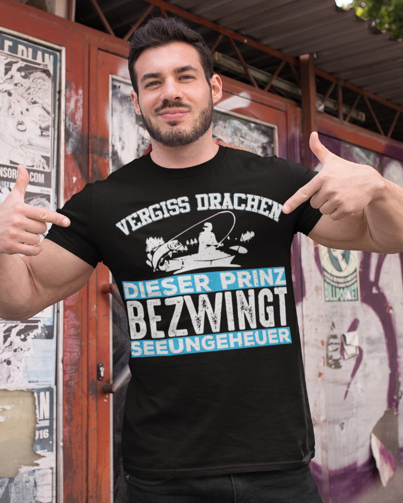 Vergiss Drachen dieser Prinz bezwingt Seeungeheuer – Angler Funshirt Herren