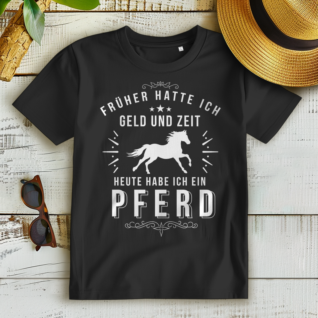 Reiten ist teuer – Funshirt für Pferdeliebhaberinnen mit ironischem Spruch