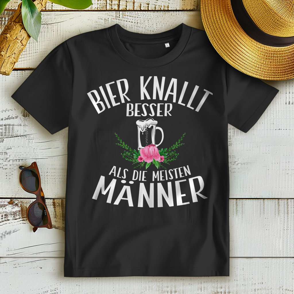 Bier knallt besser als die meisten Männer – Lustiges Damen Bio T-Shirt für Partys