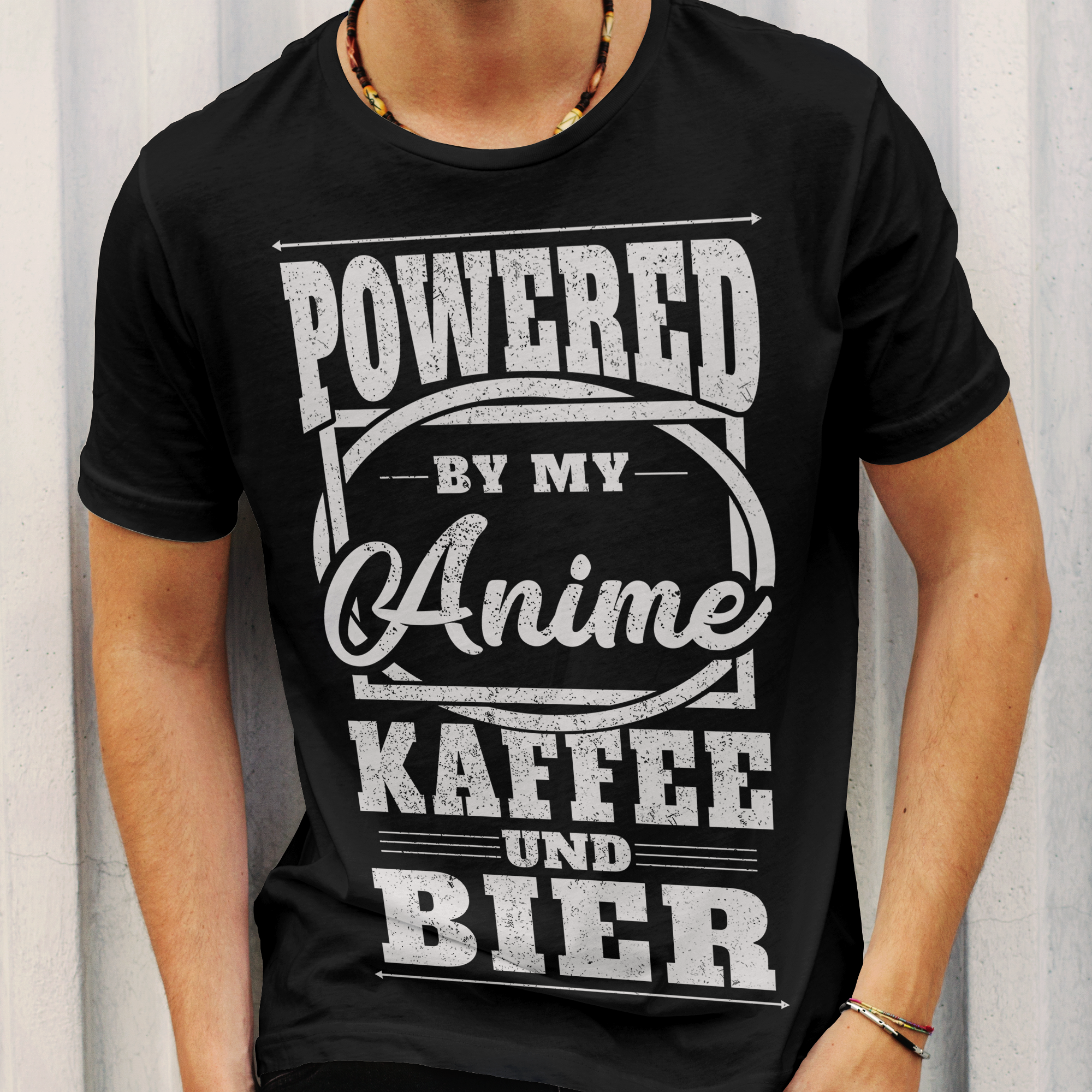 Powered by Anime Kaffee Bier – Lustiges Herren Shirt Geschenkidee für Otaku Fans