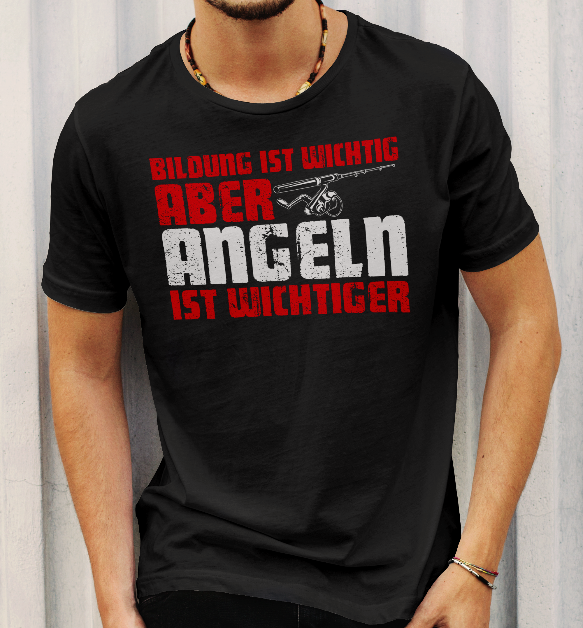 Angler Funshirt Männer – Bildung ist wichtig aber Angeln ist wichtiger T-Shirt