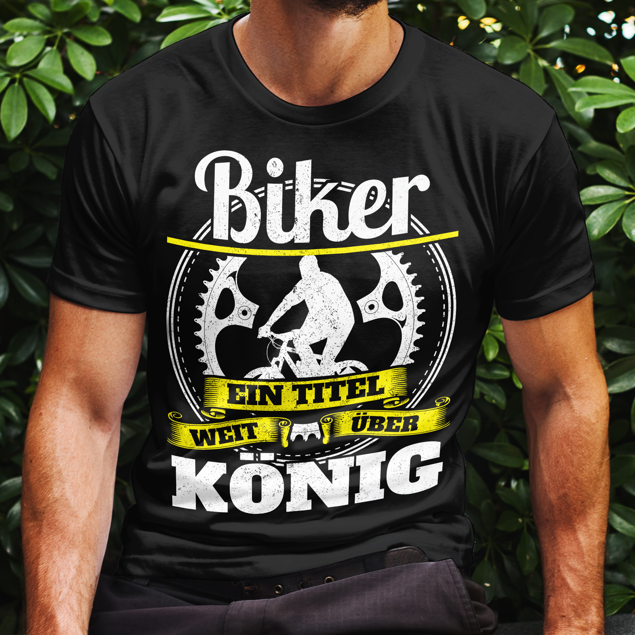 Biker Shirt Herren – Ein Titel weit über König – Fahrrad Spruch Geschenk Idee