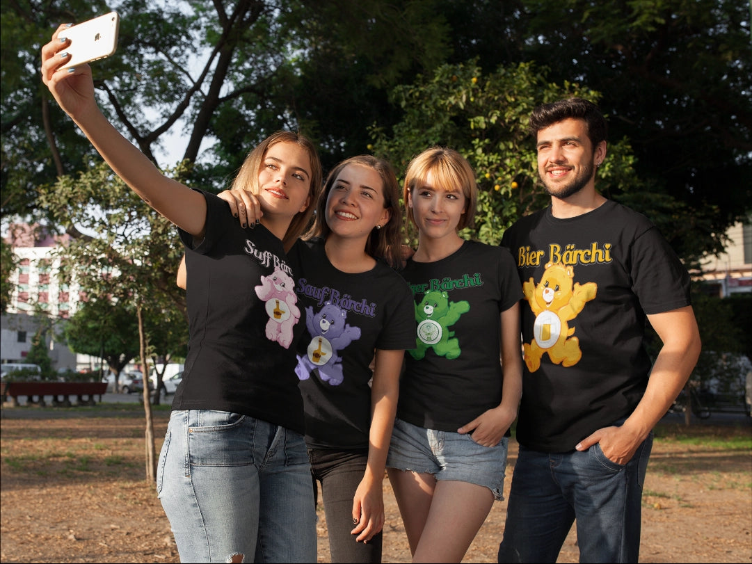 Vier Freunde mit Glücksbärchi Shirts