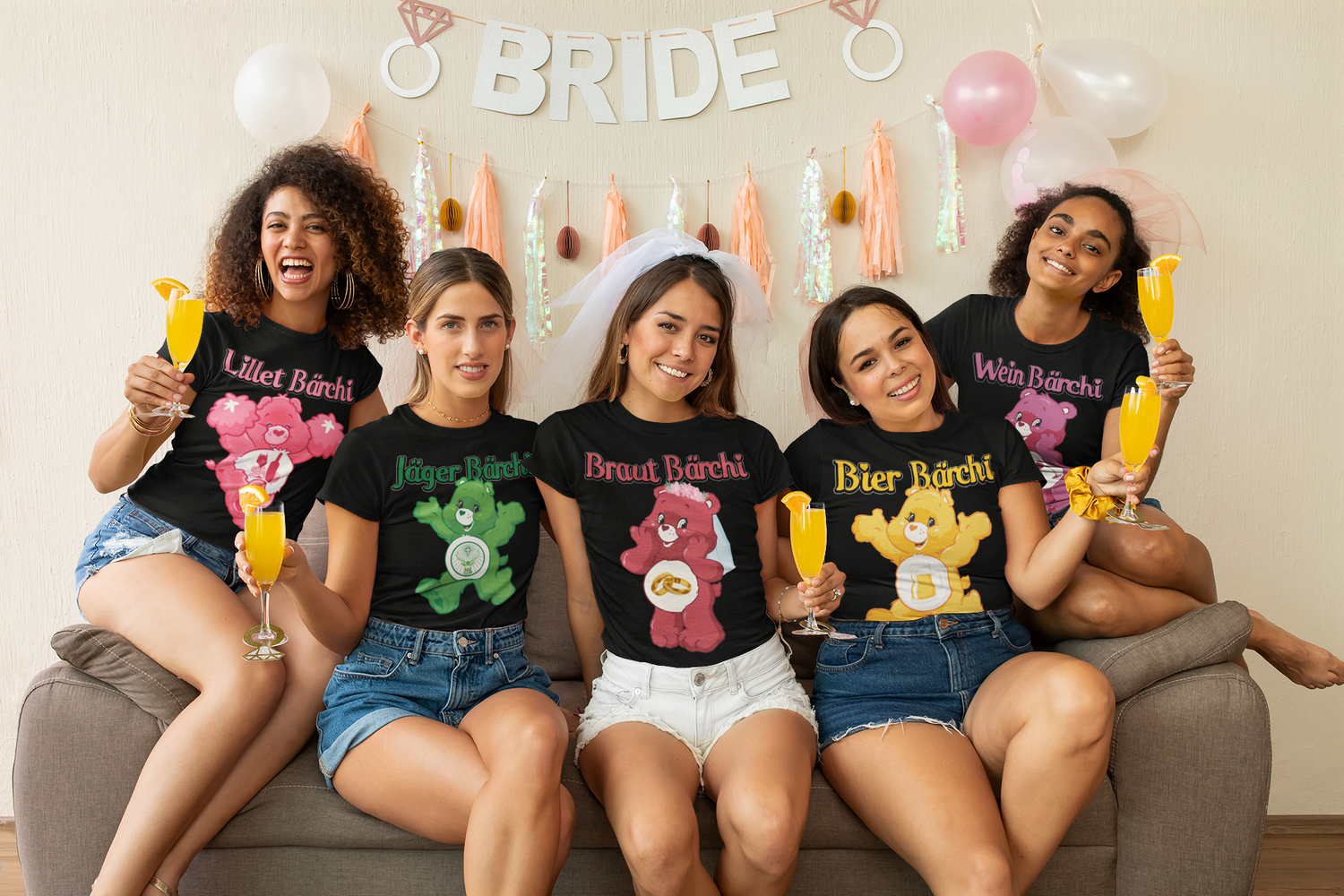 Frauen beim JGA mit Braut Bärchi und Glücksbärchi Shirts