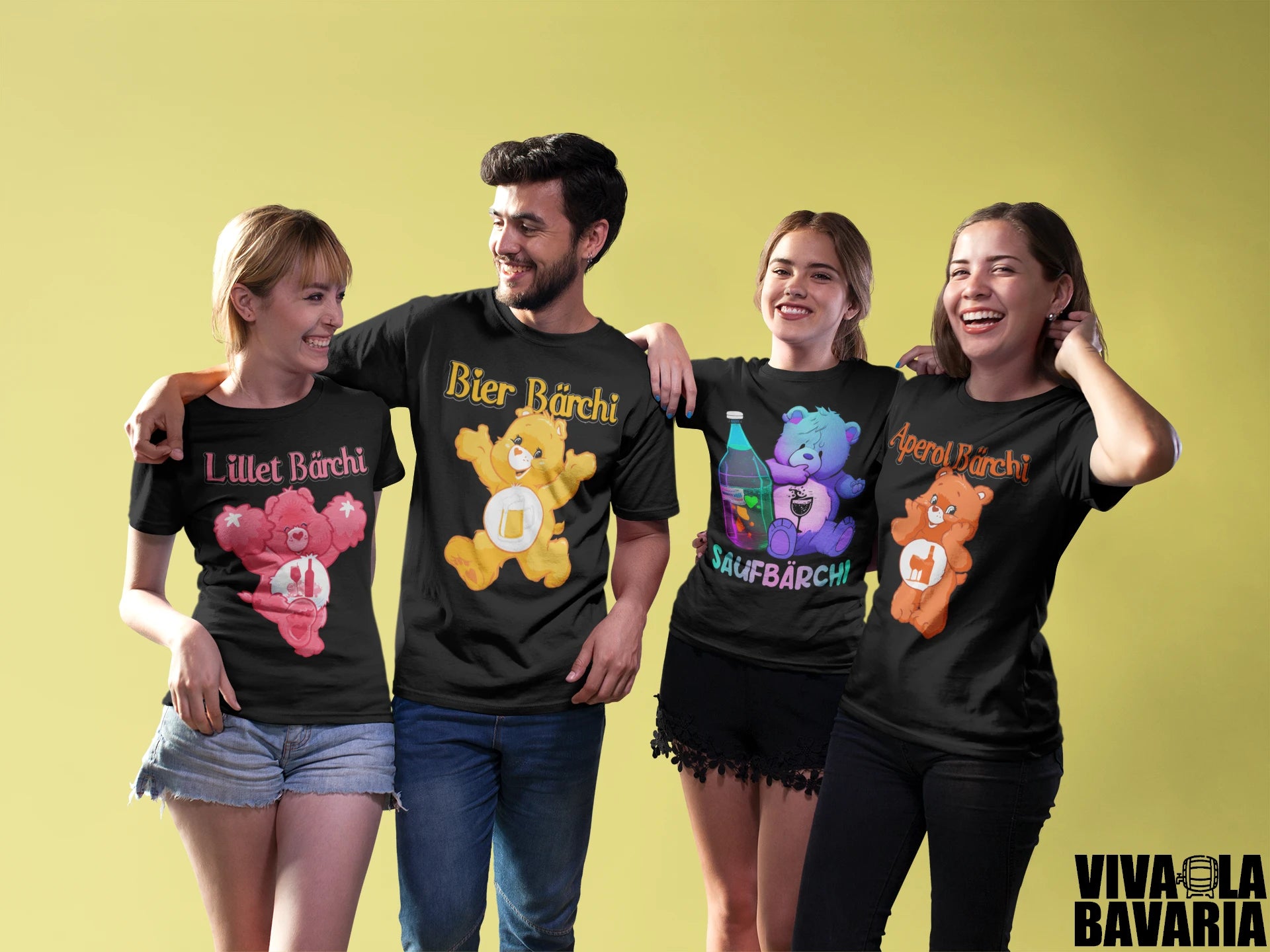 Ein Mann und drei Frauen mit Glücksbärchi Shirts