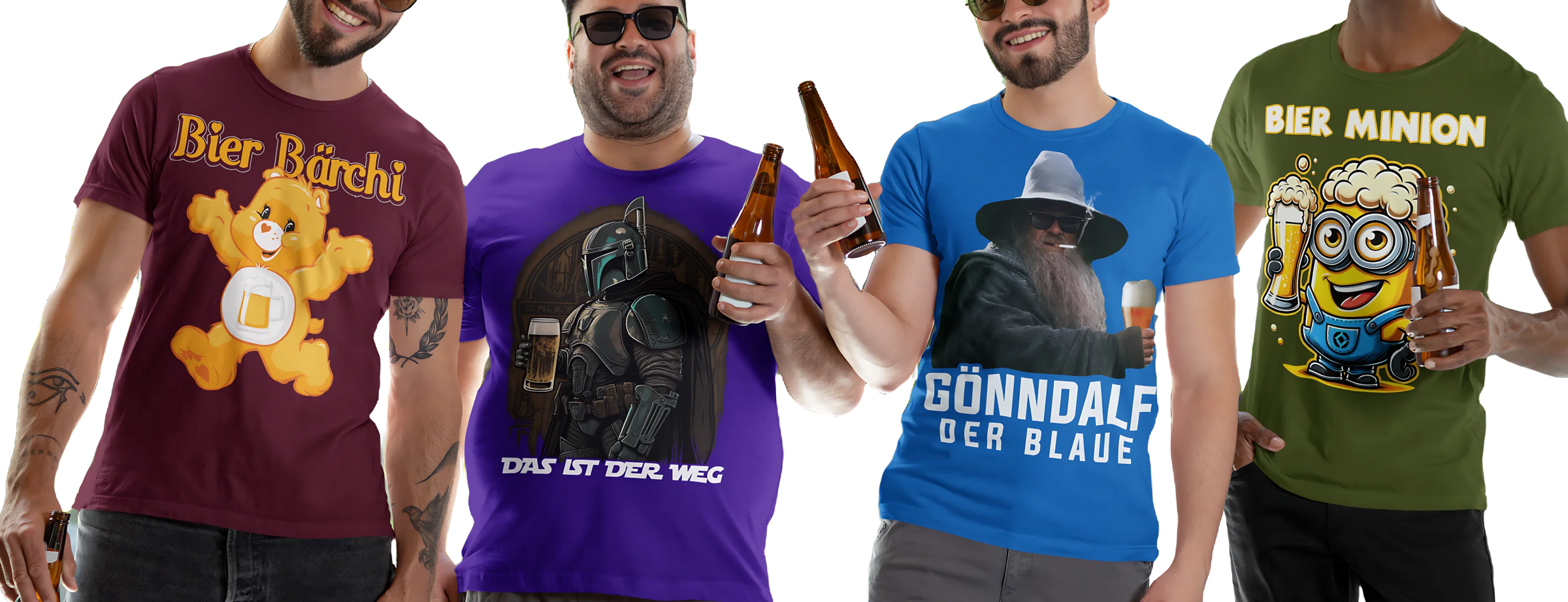Vier Freunde mit verschiedenen Bier T-Shirts und jeweils einer Bierflasche in der Hand