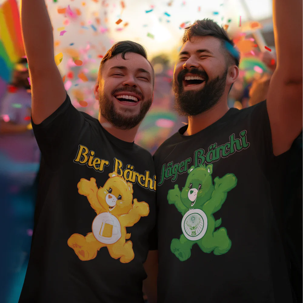 Zwei Freunde mit einem Bier Glücksbärchi und Jäger Bärchi T-Shirt