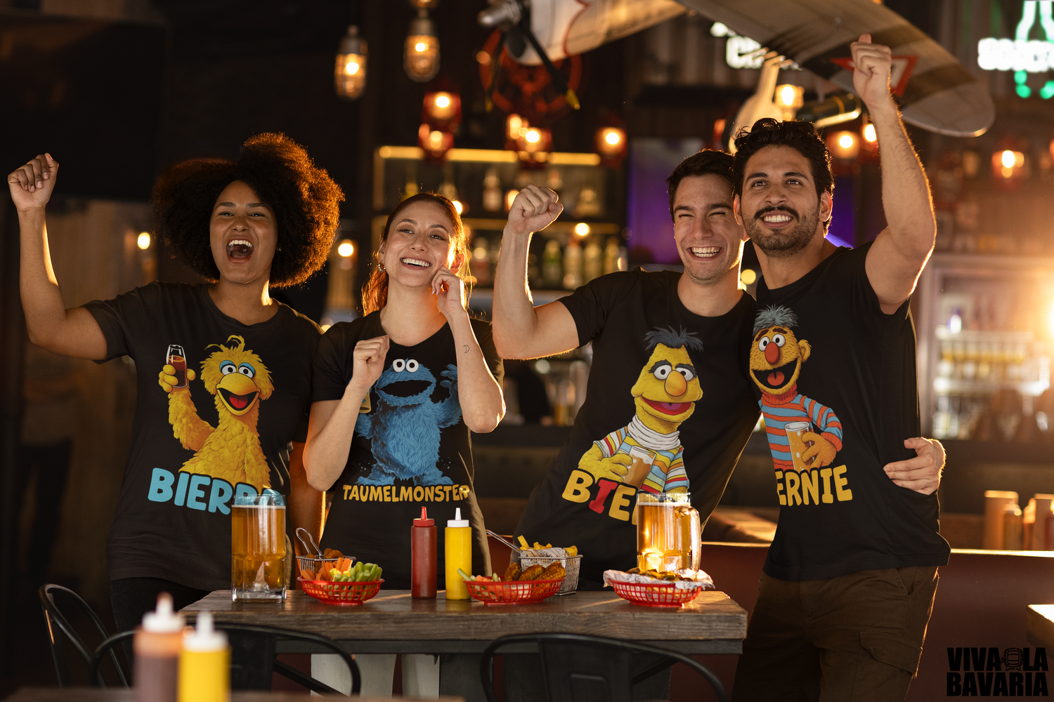 Eine Freundesgruppe mit Sesamstraße T-Shirts