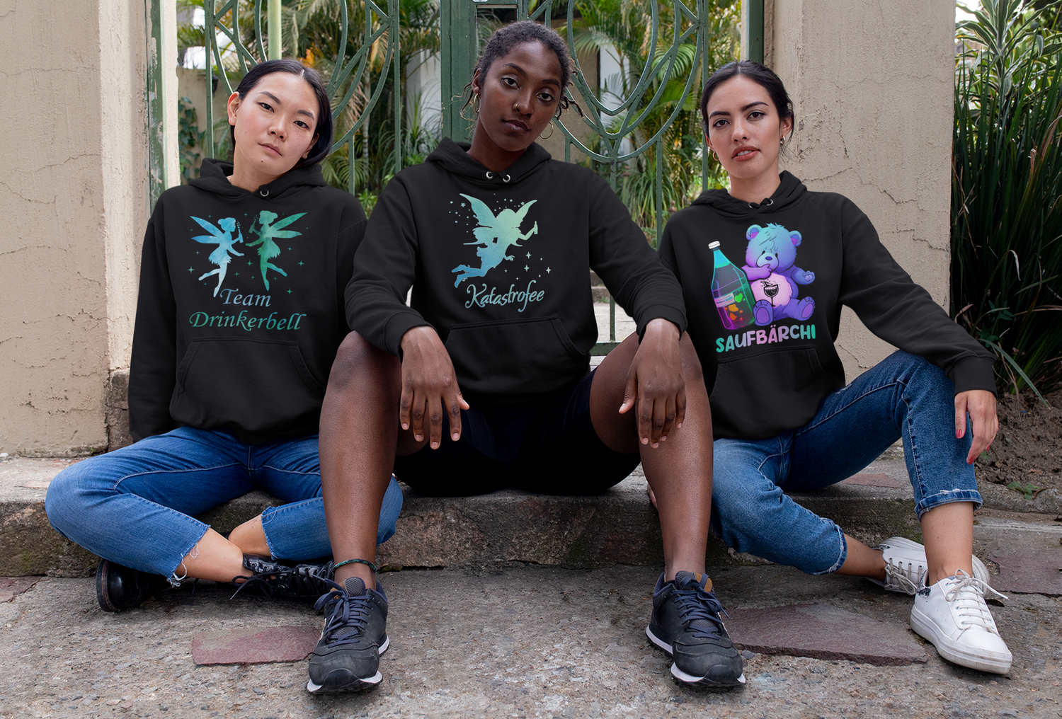 Drei Frauen mit verschiedenen Vivalabavaria.com Damen Hoodies