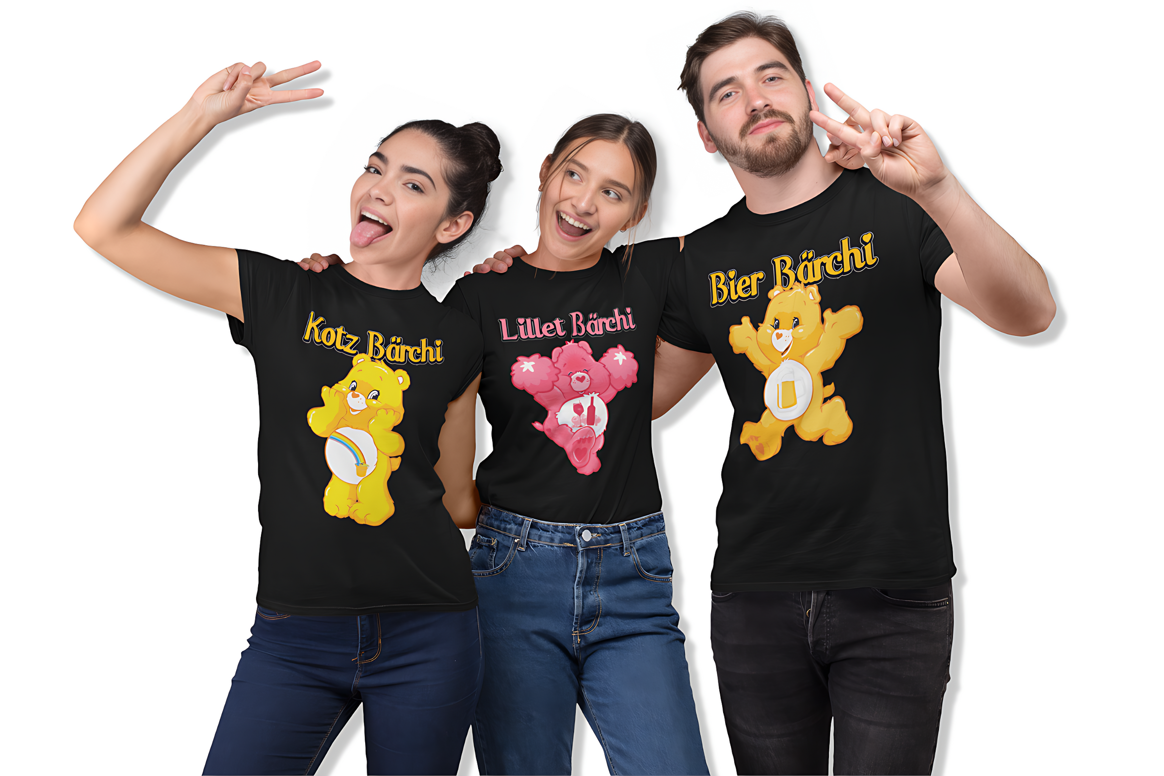 Drei Freunde mit schwarzen Gluecksbaerchi Partnerlook Shirts