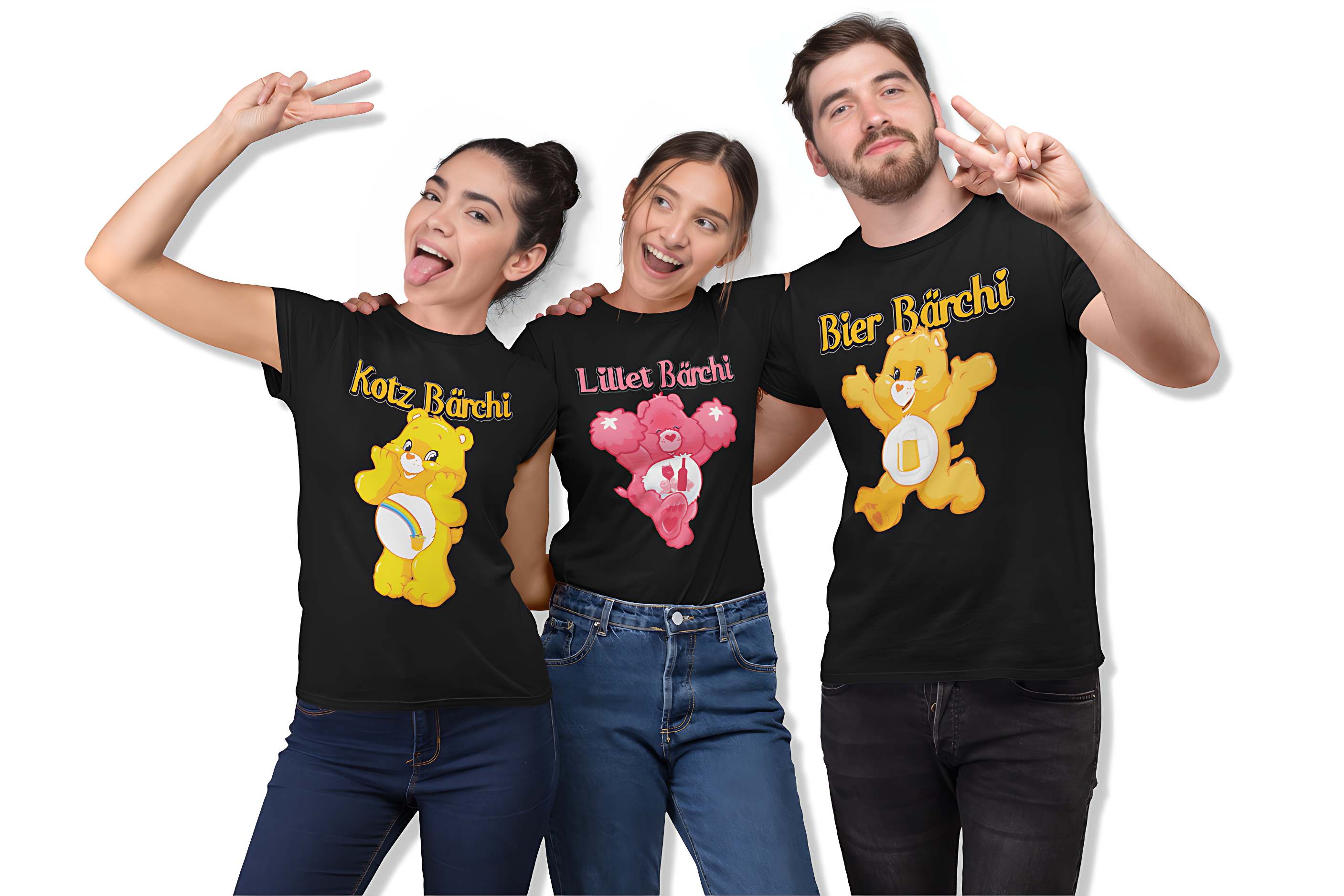 Drei Freunde mit schwarzen Gluecksbaerchi Partnerlook Shirts
