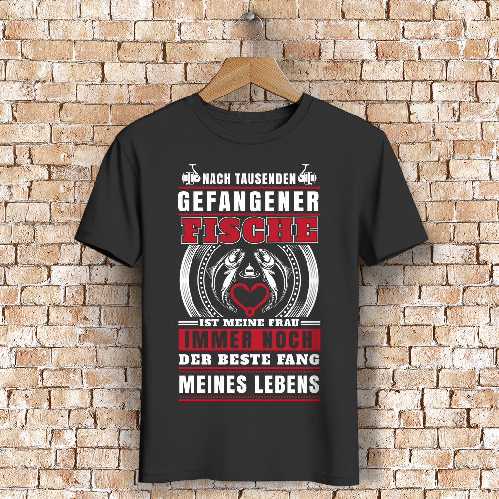 Meine Frau ist der beste Fang – Angelshirt für Männer – Bio Baumwolle T-Shirt