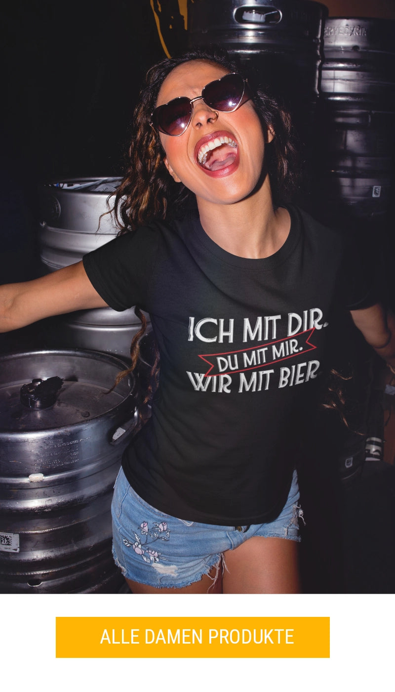 Frau mit Bier Shirt bei einer Party