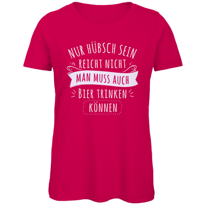 Nur hübsch sein reicht nicht Bier trinken - Damen Premium Bio T-Shirt Fuchsia