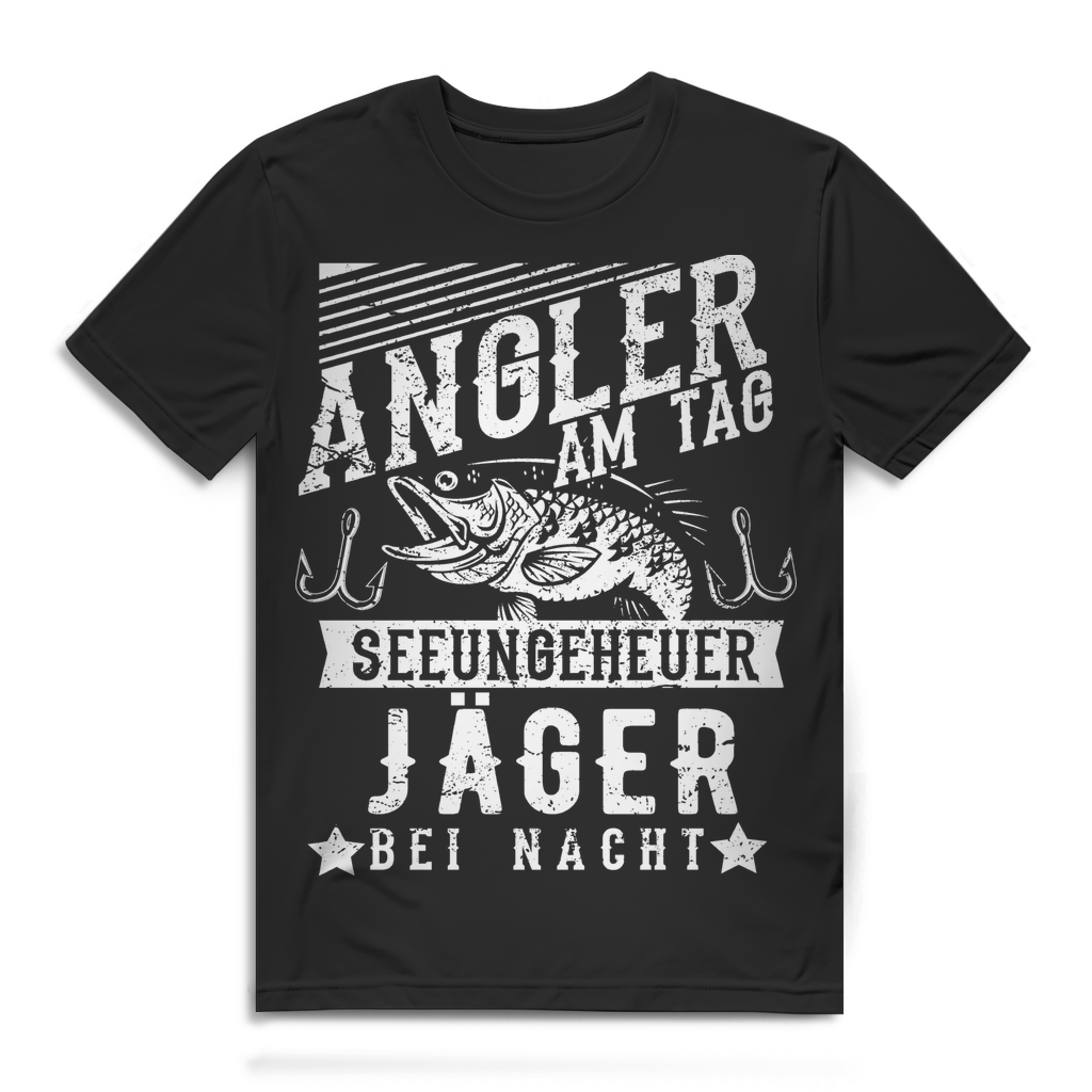 Angler am Tag Seeungeheuer Jäger bei Nacht – Männer T-Shirt für Anglerfans