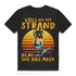 Voll wie der Strand blau wie das Meer – Lustiges Herren Urlaub Party T-Shirt Black