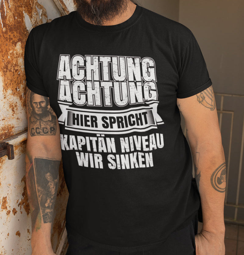 Herren Shirt Achtung Achtung hier spricht Kapitän Niveau wir sinken Fun Spruch