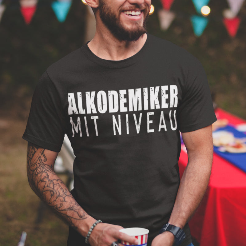 Alkodemiker mit Niveau Shirt – Lustiges Männer Funshirt für Studenten &amp; Trinker