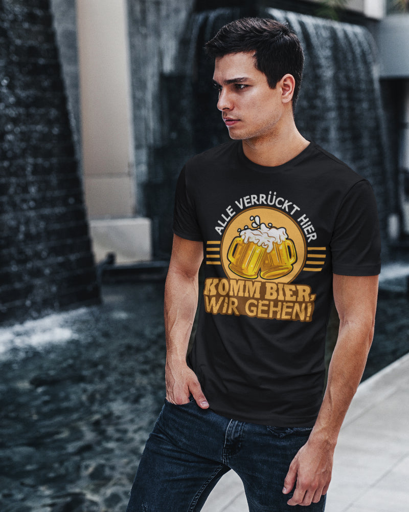 Alle verrueckt hier Komm Bier wir gehen T Shirt Maenner Geschenk Bierliebhaber
