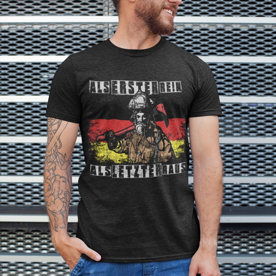 Feuerwehrmann Shirt Männer – Als Erster rein als Letzter raus Spruch