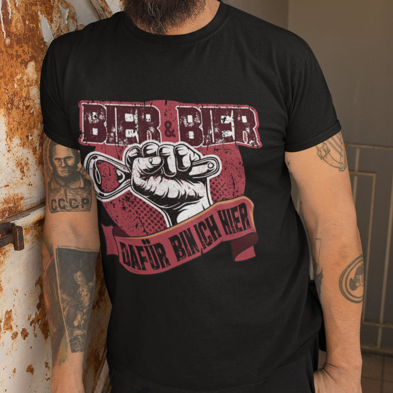 Bier &amp; Bier dafür bin ich hier – Lustiges Männer T-Shirt mit Trink-Spruch