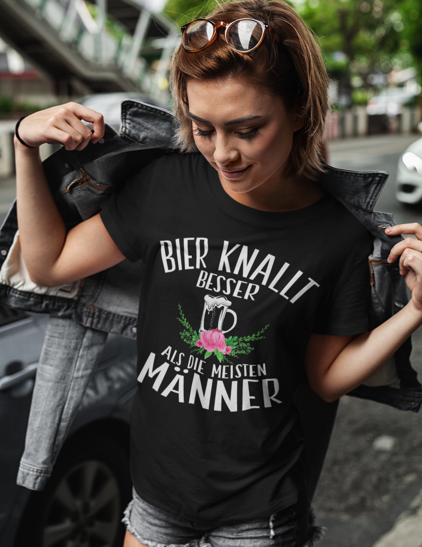 Bier knallt besser als die meisten Männer - Damenshirt