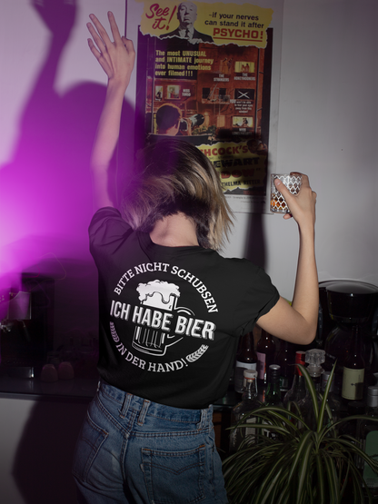 Bitte nicht schubsen ich habe Bier in der Hand - Damenshirt