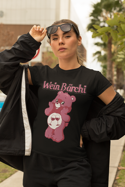 Blonde Frau mit Schwarzem Wein Bärchi Glücksbärchi Damenshirt mit Weingläßern