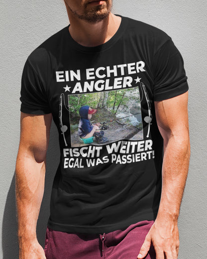 Ein echter Angler fischt weiter egal was passiert lustiges Männer Shirt Geschen