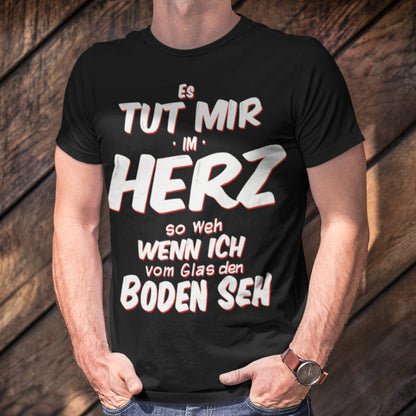 Lustiges Herren T-Shirt – Wenn ich vom Glas den Boden seh tut’s im Herz weh