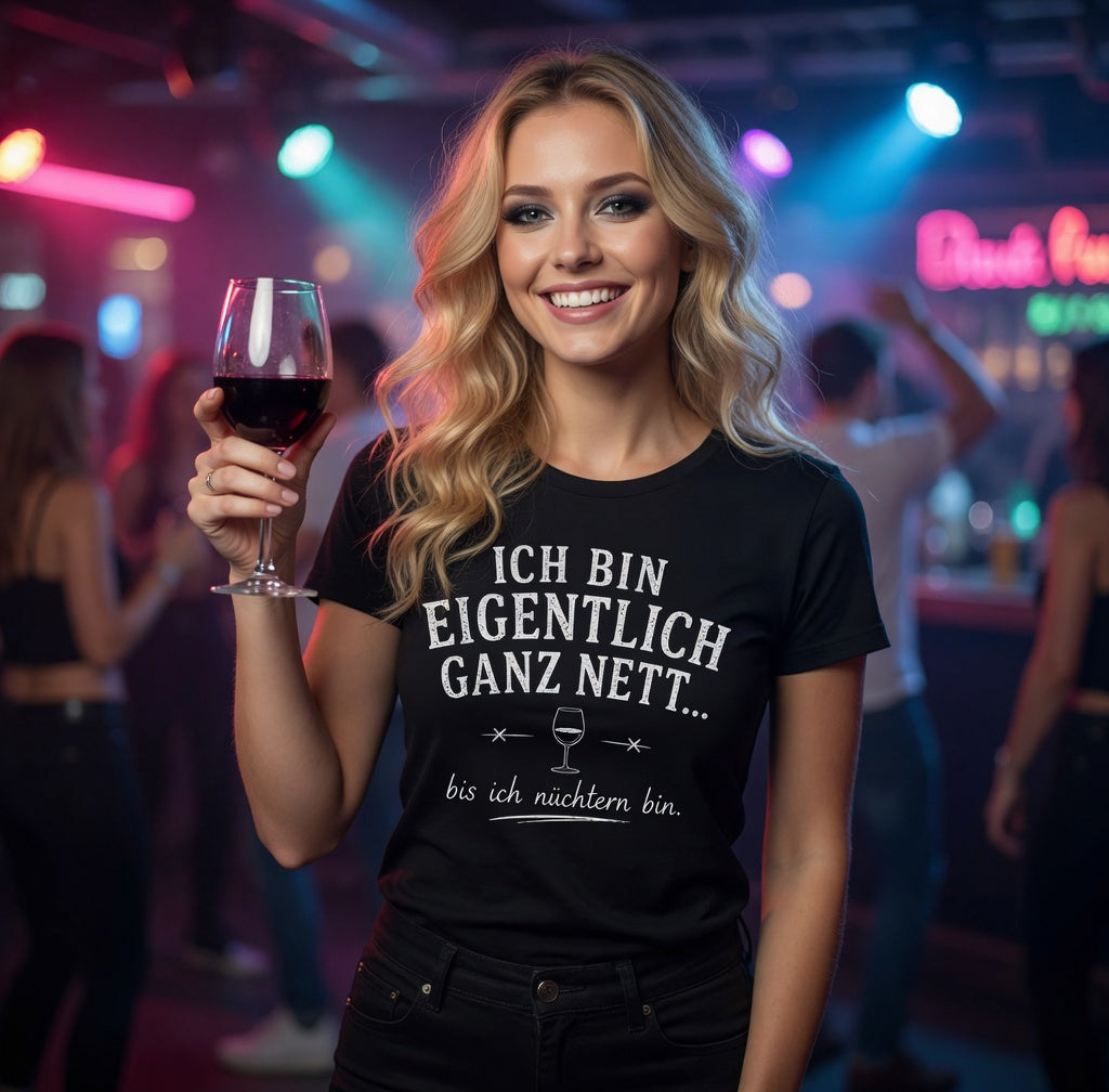 Ich bin eigentlich ganz nett bis ich nüchtern bin - Damen T-Shirt