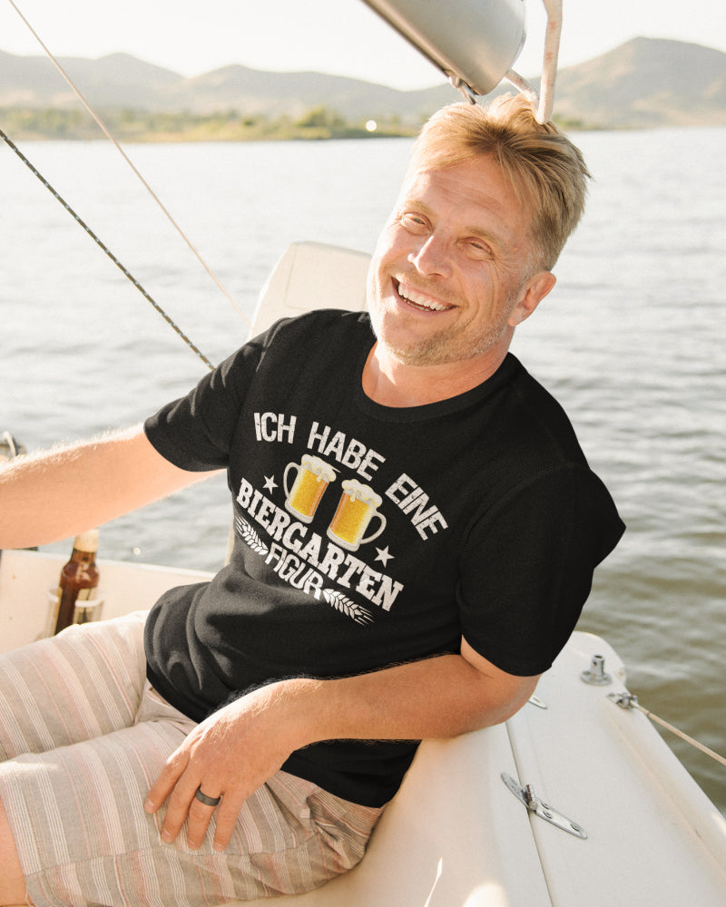 Herren Baumwollshirt mit Witz Aufschrift Biergarten Figur – Geschenk Bierfans