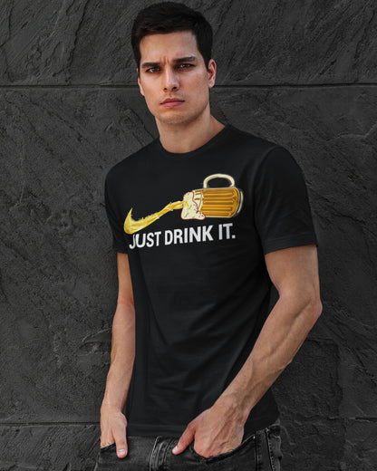 Coole Herren Bier T-Shirt Parodie Just Drink It Swoosh Spruch Bio Baumwolle