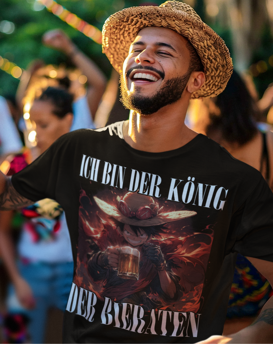 König der Bieraten Herren Shirt mit One Piece Ruffy mit Model