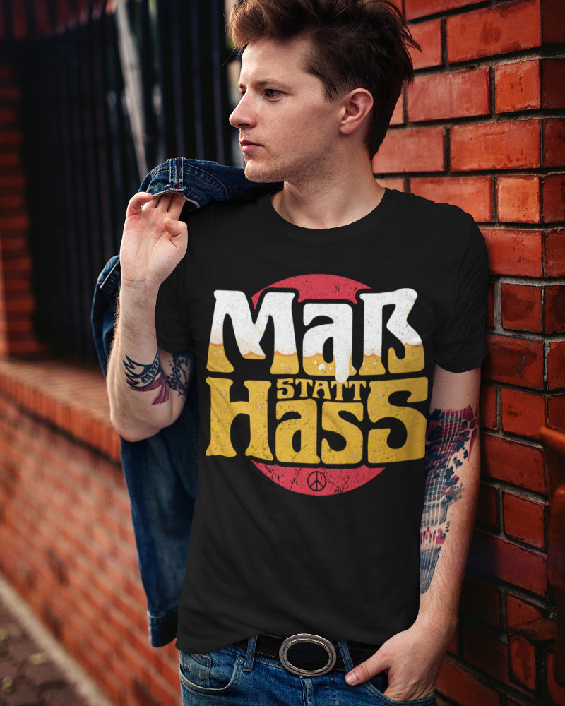 Friedliches Herren T-Shirt mit Spruch Maß Bier statt Hass und Peace Zeichen