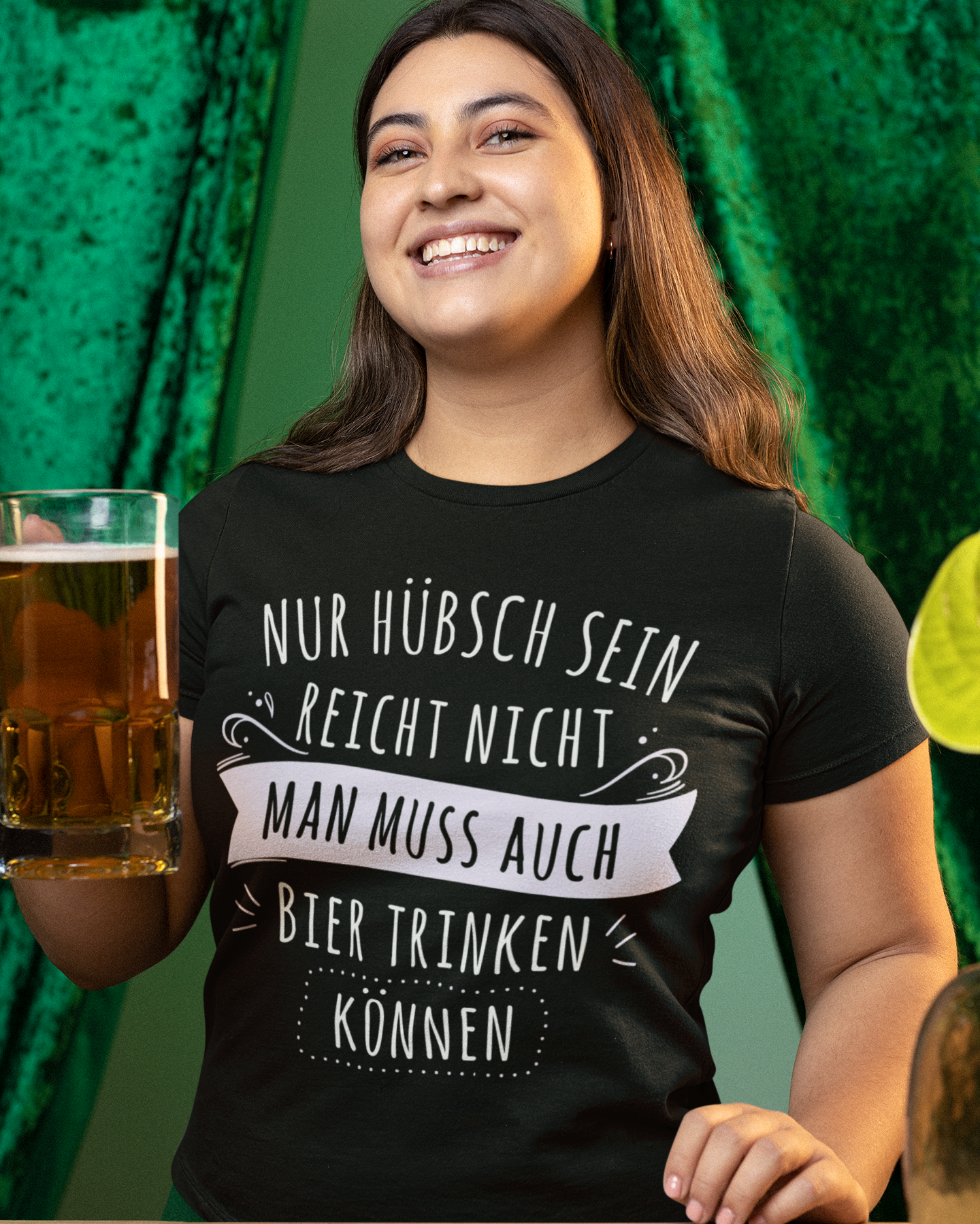 Nur hübsch sein reicht nicht Bier trinken - Damen Premium Bio T-Shirt