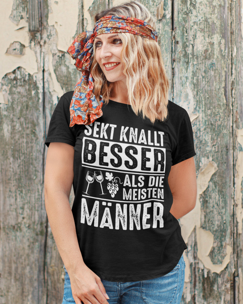 Damen Bio T-Shirt Sekt Spruch – Sekt knallt besser als die meisten Männer