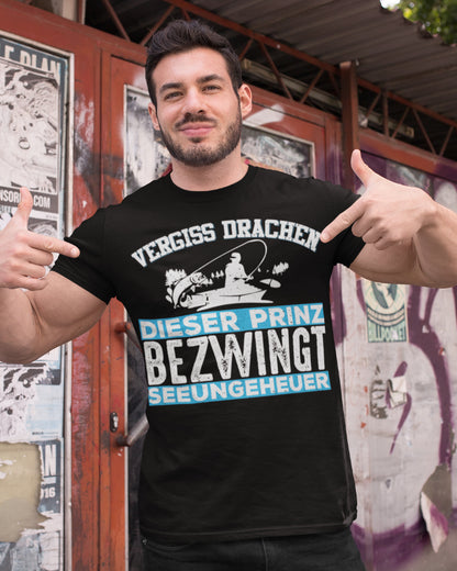 Vergiss Drachen dieser Prinz bezwingt Seeungeheuer – Angler Funshirt Herren