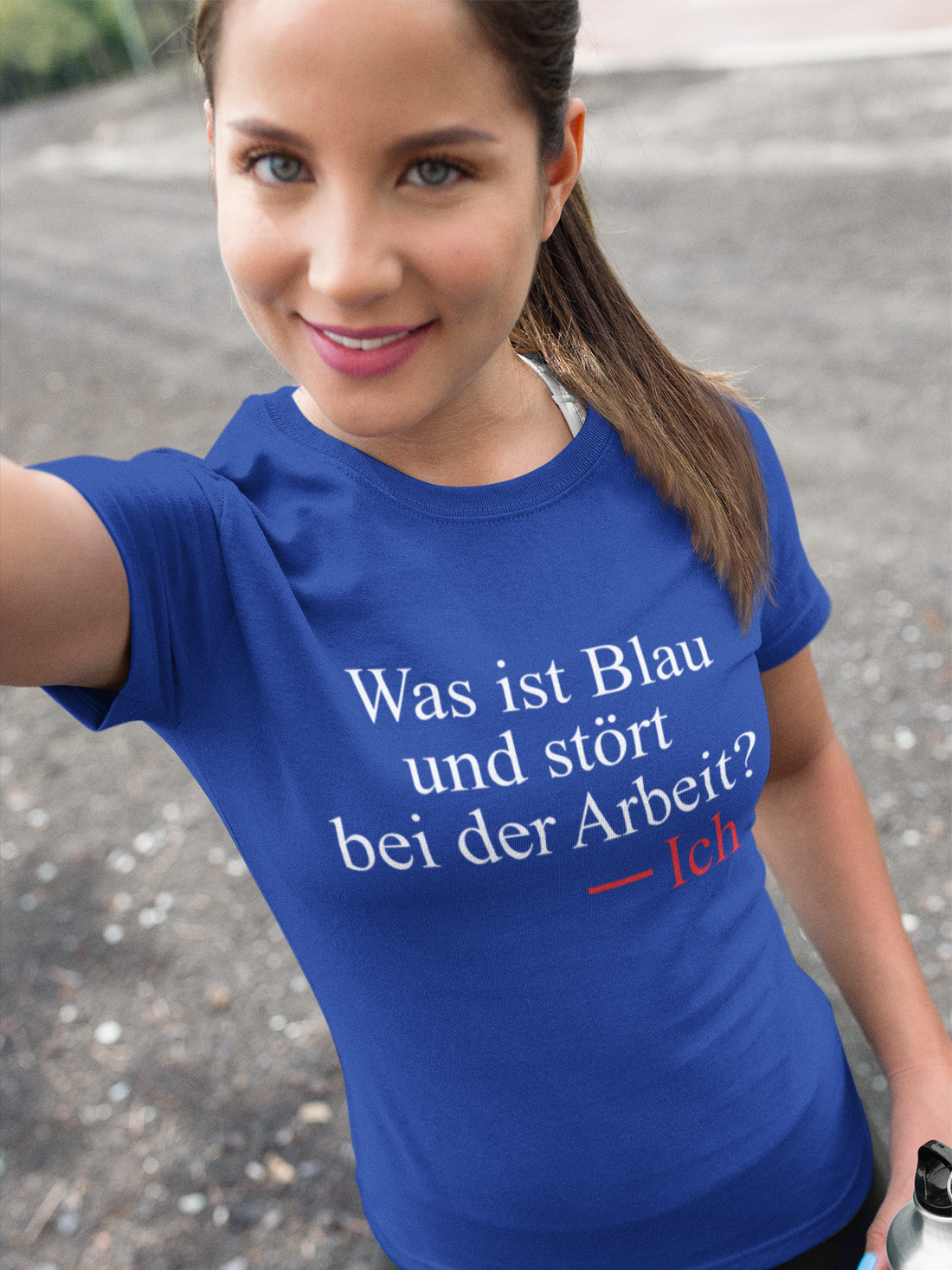 Was ist blau und stört bei der Arbeit? Ich – Lustiges Damen Bio T-Shirt