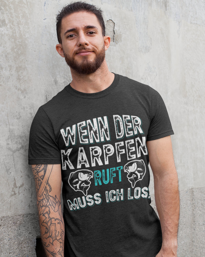 Wenn der Karpfen ruft muss ich los – Lustiges Angelshirt Männer Karpfenangeln