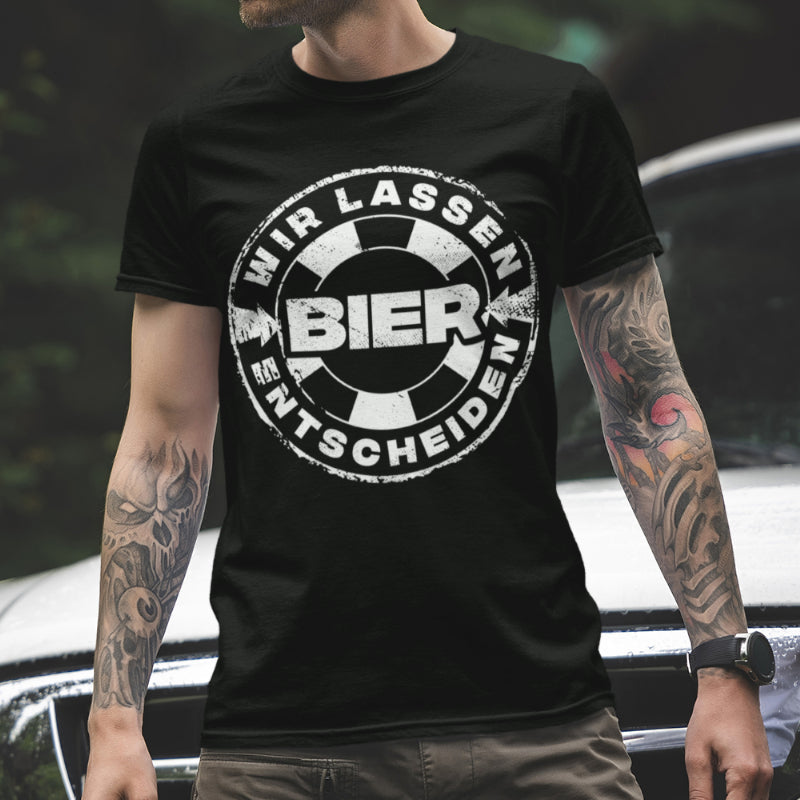 Wir lassen Bier entscheiden – Lustiges Herren Shirt für Kneipe &amp; Stammtisch
