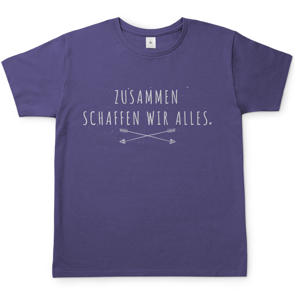 Zusammen schaffen wir alles Herren T-Shirt in Millennial Lilac mit weißem Spruch-Design und gekreuzten Pfeilen, körperbetonte Passform, Rundhalsausschnitt