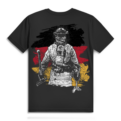 Feuerwehr T-Shirt Herren – Silhouette mit Deutschlandflagge und Ausrüstung Black