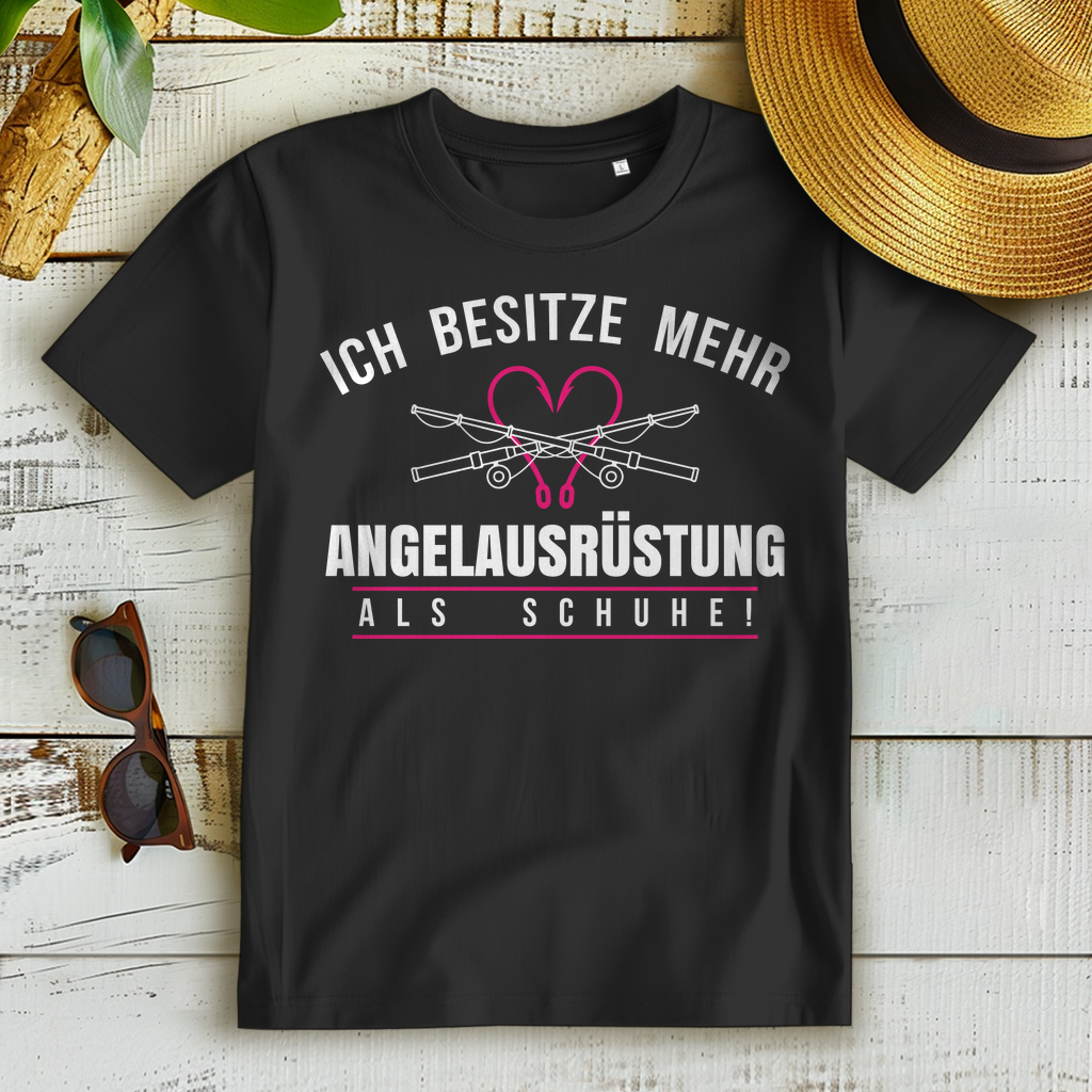 Besitze mehr Angelausrüstung als Schuhe – Lustiges Angeln Damen T-Shirt Spruch