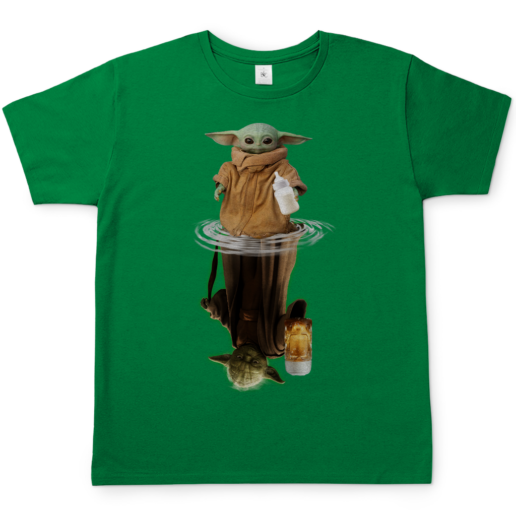 Baby Grogu und Meister Yoda mit Bier - Herren Shirt Kelly Green
