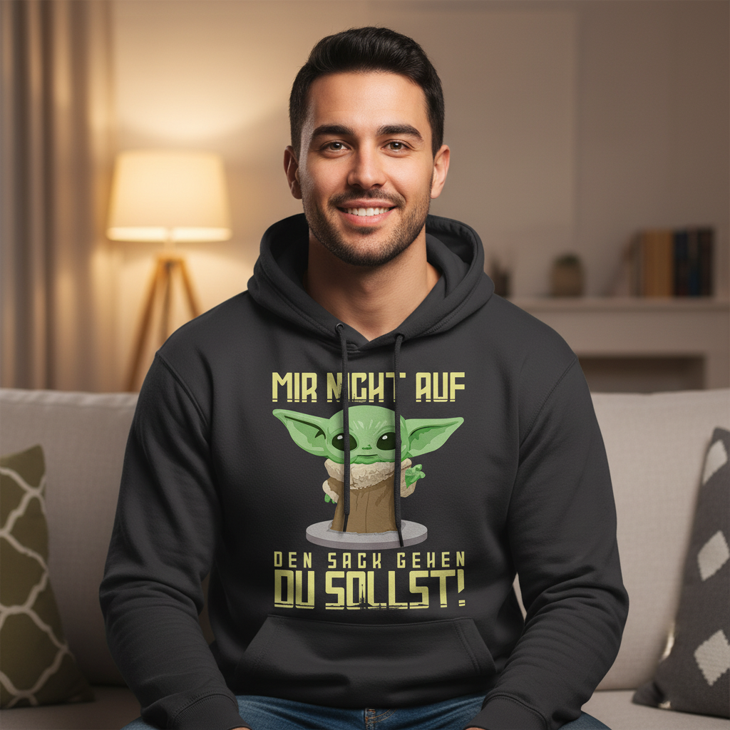 Ein Mann trägt den Baby Yoda Hoodie Mir nicht auf den Sack gehen beim Star Wars Marathon auf der Couch